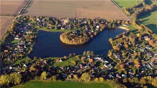 Am Sieverner See hat sich die Frau mit einem Mann getroffen, den sie über eine Dating-Plattform kennengelernt hat. Foto: Scheer