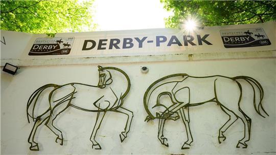 Am Sonntag (16.6.2026) findet das 95. deutsche Spring-Derby statt. Die zweite Qualifikation gewann der Ire David Simpson. (Archivbild)  