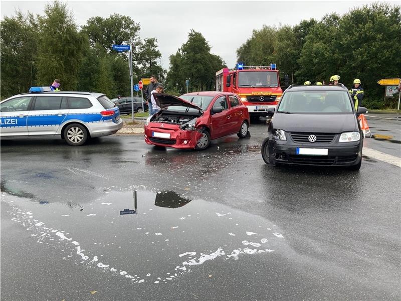 Am Sonntagvormittag hat es auf der berüchtigten Kreisstraßen-Kreuzung in Ritschermoor erneut einen Unfall gegeben, bei dem eine Person schwer verletzt wurde. Erst vor wenigen Wochen war das Tempo im gesamten Kreuzungsbereich auf Tempo 50 re