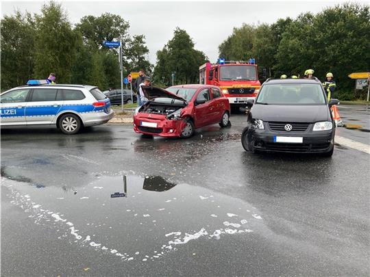 Am Sonntagvormittag hat es auf der berüchtigten Kreisstraßen-Kreuzung in Ritschermoor erneut einen Unfall gegeben, bei dem eine Person schwer verletzt wurde. Erst vor wenigen Wochen war das Tempo im gesamten Kreuzungsbereich auf Tempo 50 re