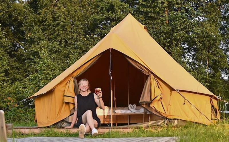 Am Spadener See ist Glamping, glamouröses Camping, möglich. Leandra Hanke testet den Trend und übernachtet bei „Raus am See“. Foto: Beck