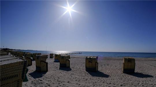 Am Südstrand auf der Ostseeinsel Fehmarn finden vom 17. bis zum 20. Mai erstmals Wettkämpfe im Wingfoilen statt.