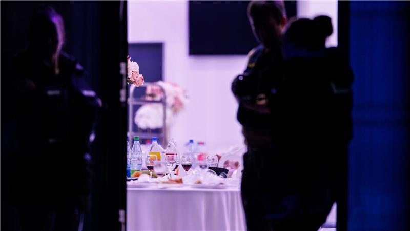 Am Tatort haben Fachleute viele Spuren sichergestellt, die nun ausgewertet werden müssen.