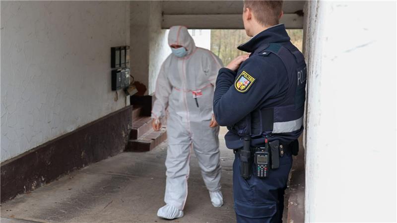 Am Tatort im saarländischen Bexbach ermittelt die Polizei.
