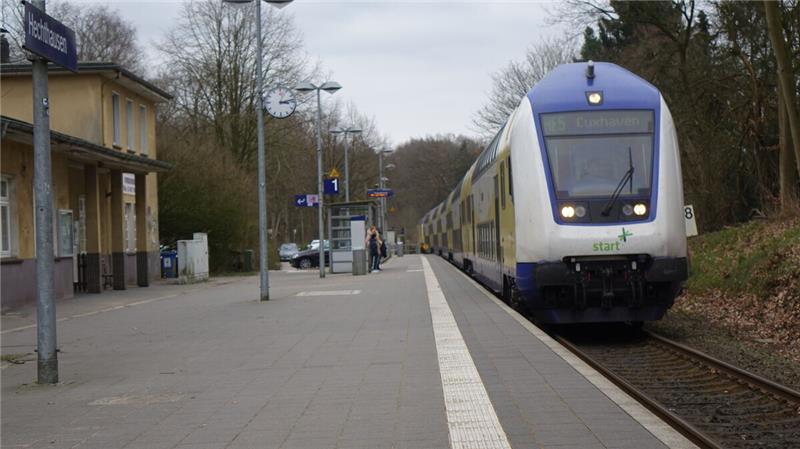 Am Unglücksort am Bahnhof Hechthausen ist 70 Stunden später nichts mehr von dem Rettungseinsatz zu sehen. Foto: Kuczorra