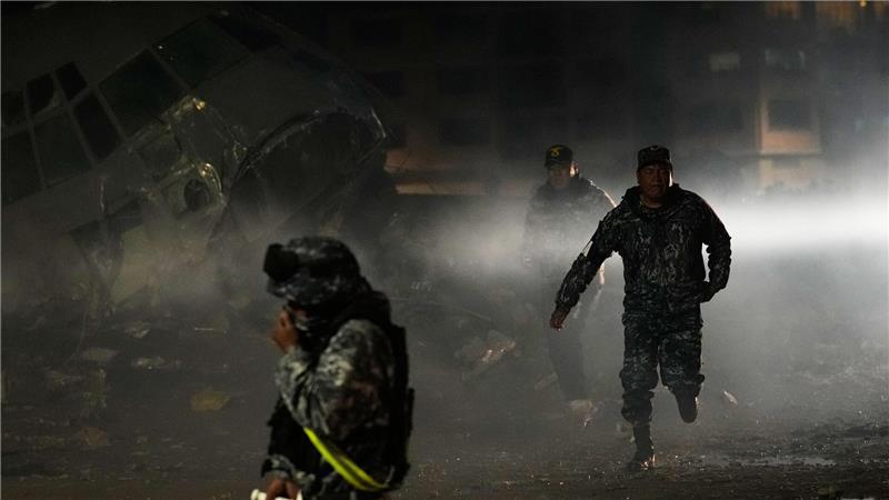 Mindestens 15 Tote bei Flugzeugunglück in Bolivien Am Unglücksort kommt es zu Plünderungsversuchen.