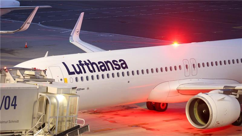 Am Vormitag und Mittag werden in Hamburg keine Lufthansa-Flüge starten oder landen. (Archivbild)