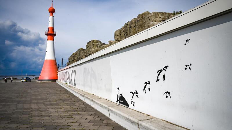 Kunst im Banksy-Stil: Wandbild in Bremerhaven gibt Rätsel auf Am Willy-Brandt-Platz ist ein "Kunstwerk" entstanden.