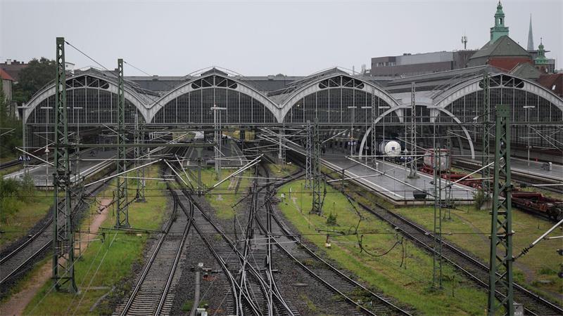 Am Wochenende fährt kein Zug am Lübecker Hauptbahnhof. (Archivbild)