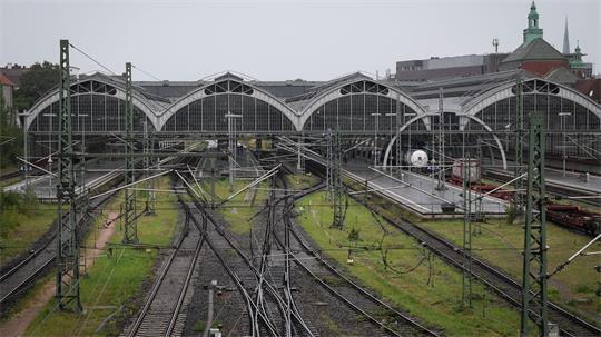 Am Wochenende fährt kein Zug am Lübecker Hauptbahnhof. (Archivbild)