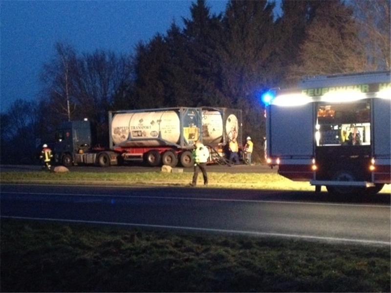 Am frühen Abend hat die Polizei die B73 voll gesperrt. Foto Vasel
