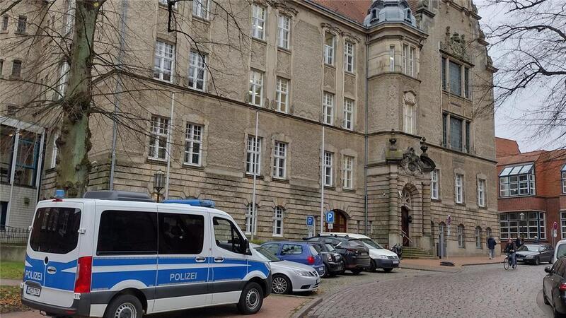 Randalierer in Stade verurteilt - Haft und Entzugsanstalt Am letzten Prozesstag gegen einen Zevener am Landgericht Stade sorgt ein parallel startendes Gerichtsverfahren für die höchste Sicherheitsstufe.