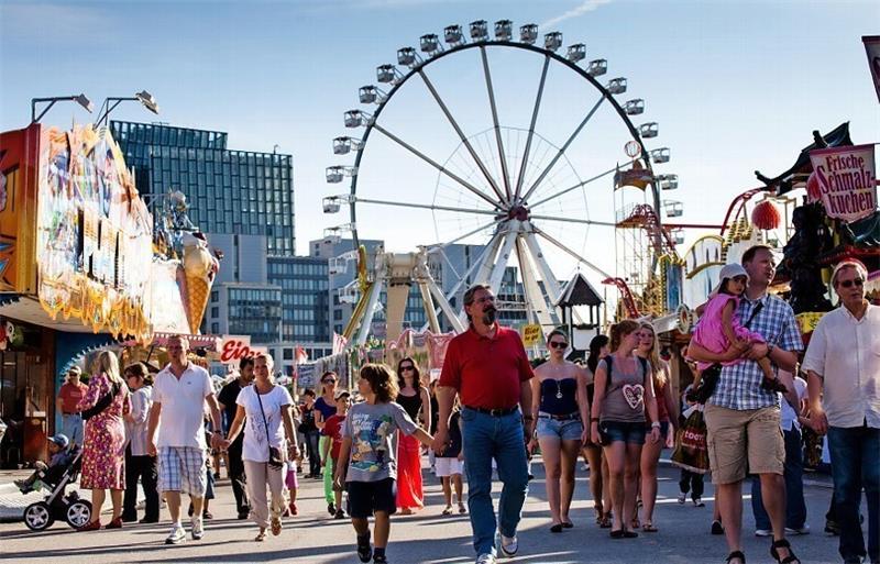 Großer Andrang zum Start des Hamburger Sommerdoms Am morgigen Freitag startet der Sommer-Dom in Hamburg.