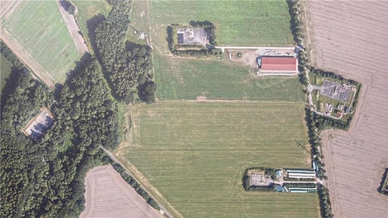 Premiere in Deutschland: Dow verschließt Salzkaverne mit neuer Methode Am oberen Bildrand sieht man die K12 von oben: Das Luftbild ist bereits einige Jahre alt.