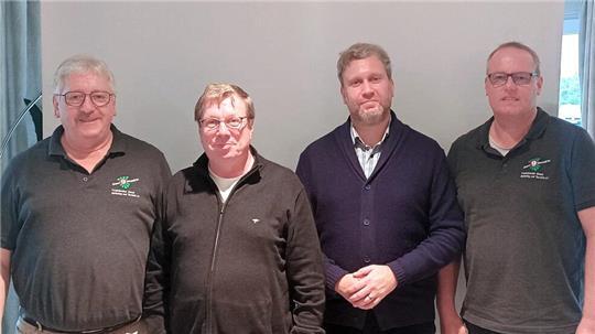 Am siebten Unternehmerfrühstück nahmen die Vorstandsmitglieder Frank Havemann (links) und Detlef Heins (rechts) und die beiden Experten Jens Krüger (2. von links) und Kirill Ulitskiy teil.