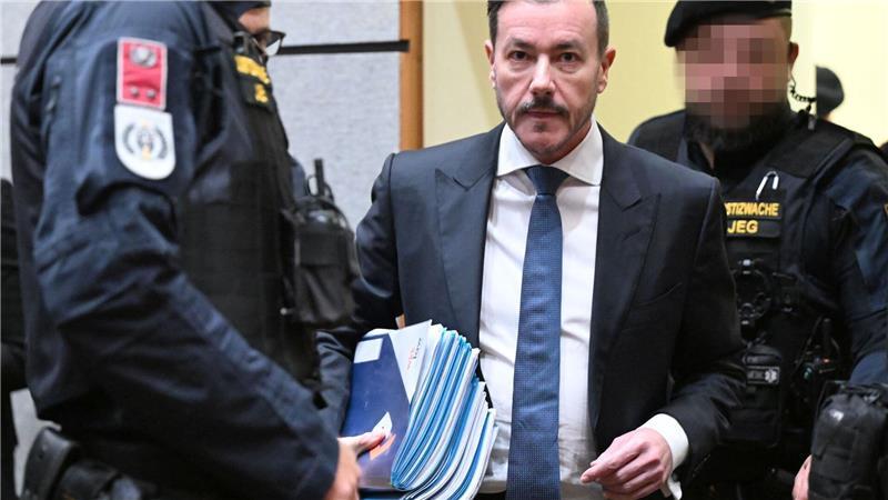 „Benko ist ein Kämpfer“ - Zwei Jahre Haft für Ex-Milliardär Am zweiten Tag seines Prozesses musste sich Benko Aussagen von Zeugen stellen.