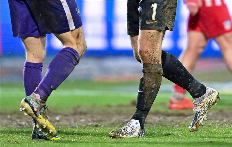 Amateur-Mannschaften bis einschließlich zur Kreisliga dürfen ab der neuen Saison mit gemischten Teams spielen (Symbolbild). Foto: Hendrik Schmidt/dpa