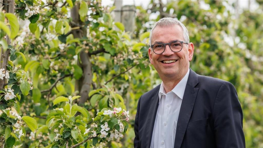 "Amir Afschartabbar: Er lebt ehrenamtliches und bürgerschaftliches Engagement be...