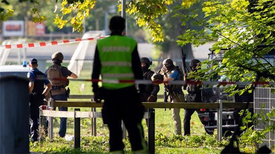Amok, Terror, Abrechnung unter Kriminellen: Die Ermittler prüfen mehrere Szenarien.