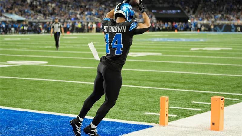 Amon-Ra St. Brown hatte einen starken Abend und punktete nach seinem Touchdown-Pass auch noch selbst.