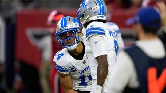 Amon-Ra St. Brown (l.) erzielte seinen siebten Touchdown der Saison.