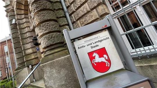 Amts- und Landgericht Stade: Hier findet der Prozess um den Mord von Gyhum statt.