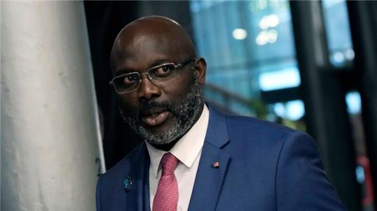 Amtsinhaber George Weah räumt seine Niederlage bei der Wahl in Liberia ein.