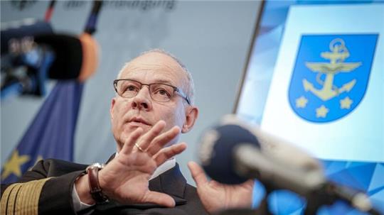 An Bord der Fregatte „Hessen“ seien zusätzliche Waffensysteme gebracht worden, so Vizeadmiral Jan Christian Kaack.