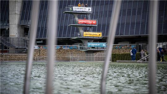 An Bremer Sportstätten wie dem Stadionbad hängen Plakate einer Kampagne gegen sexualisierte Gewalt.