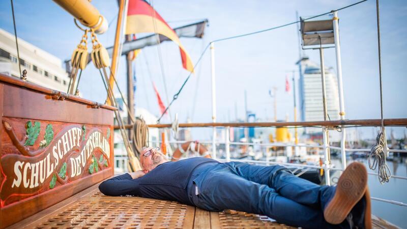 An Deck muss man nicht schlafen – die „Schulschiff Deutschland“ in Bremerhaven bietet Kapitänssuite, Stockbett oder Familienzimmer. NZ-Reporter Thorsten Brockmann hat es ausprobiert. Foto: Hartmann