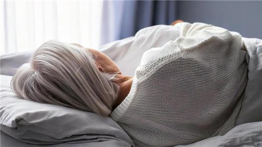 An Erholung im Schlaf ist für eine 70-Jährige, die von ständigen Schmerzen gequält wird, nicht zu denken.
