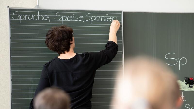 Überraschend: Aus dem Lehrkräftemangel wird bald ein Überschuss An Grundschulen könnte es bald ausreichend Lehrkräfte geben.