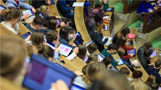 An Hochschulen gibt es fachspezifische Brückenkurse, um die Defizite auszugleichen. (Symbolbild)