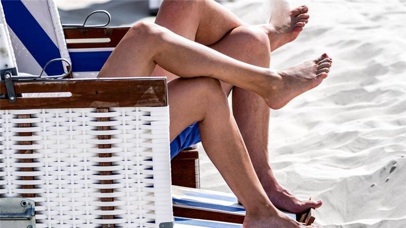 Rostocker FKK-Regel: Keine Badehose am Nacktstrand An Rostocks Stränden gibt es künftig Abschnitte nur für Nacktbader. (Archivbild)