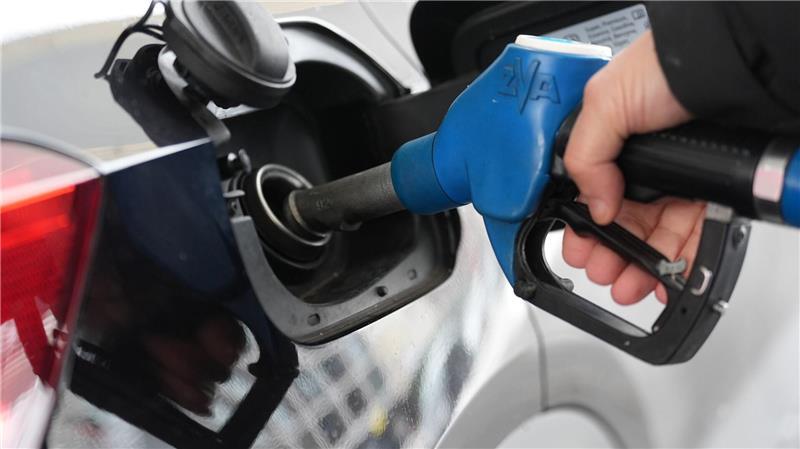 Teure Lebensmittel: Inflation steigt auf 2,1 Prozent An Tankstellen mussten Autofahrer im Januar oft höhere Preise zahlen als ein Jahr zuvor. (Symbolbild)