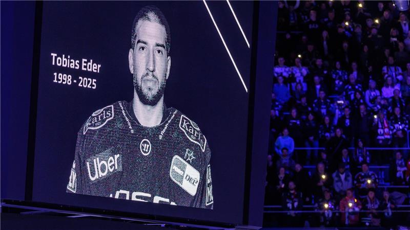 Emotionales Finale der Eisbären: „Tobi ist immer bei uns“ An Tobias Eder wird während der Eisbären-Spiele weiterhin erinnert.