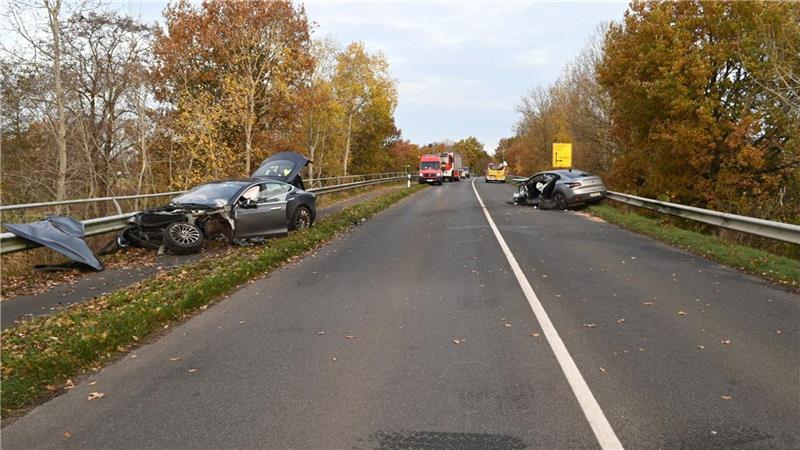 An beiden Fahrzeugen entstand durch den Unfall ein Totalschaden.