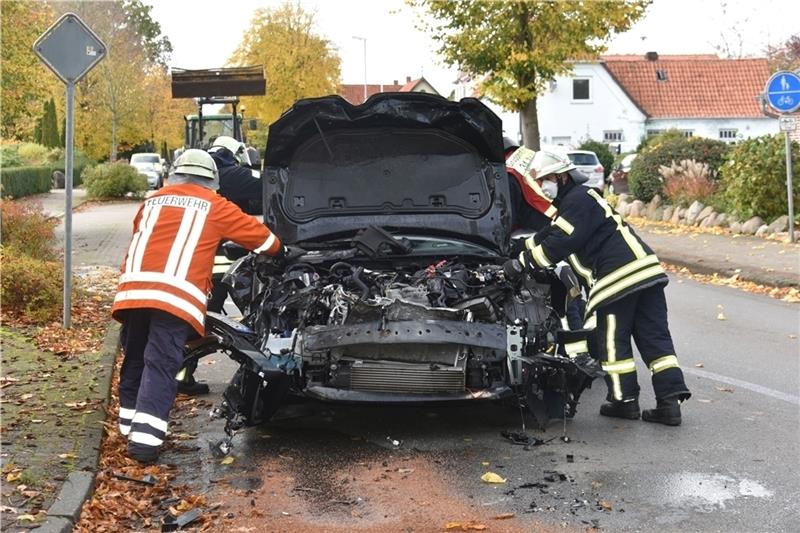 An dem Mazda-Kombi entstand ein Totalschaden. Foto: Beneke