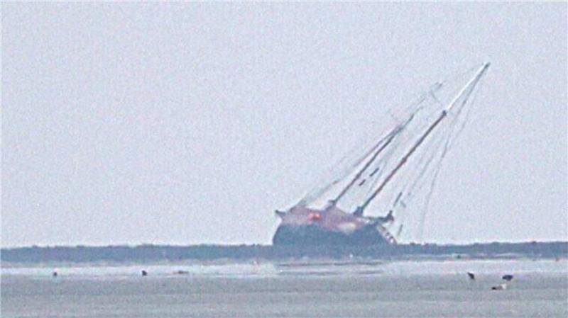 An den Gaffelschoner "Ethel von Brixham" kann man bei Niedrigwasser nah heranlaufen.