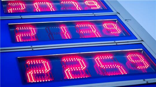 An den Tankstellen bekommen die Menschen in Deutschland die Auswirkungen des Krieges im Iran zu spüren. (Symbolbild)