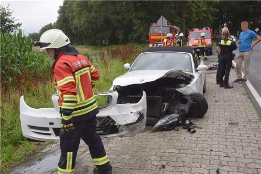 An den Unfallfahrzeugen entstand ein hoher Sachschaden. Foto: Feuerwehr Harsefeld/Kachmann