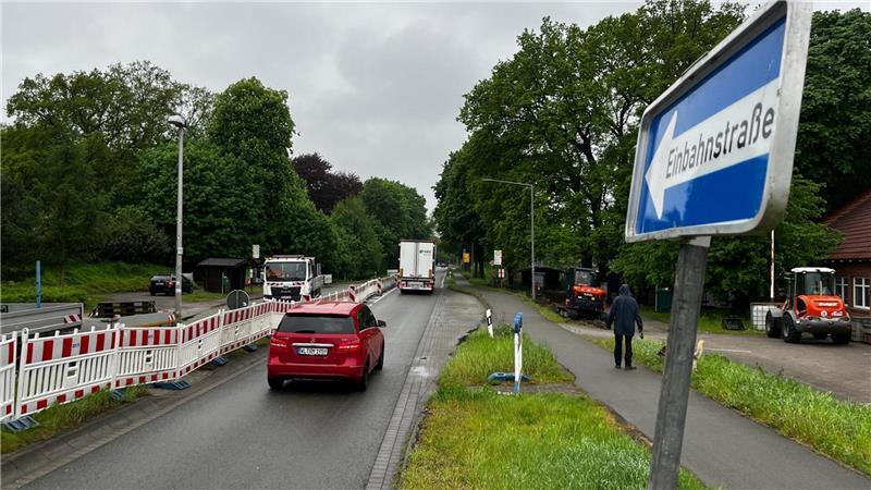 An den beiden Bushaltestellen war am Dienstagvormittag noch nicht viel los. Sie sollen behindertengerecht umgebaut werden.