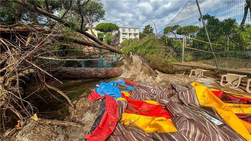 Unwetter richtet rund um Rimini schwere Schäden an An der Adria-Küste ist jetzt im Hochsommer Hauptsaison.