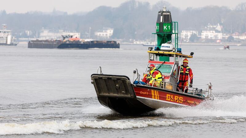 An der Argentinienbrücke in Wilhelmsburg wurde eine Wasserleiche entdeckt. (Archivfoto)