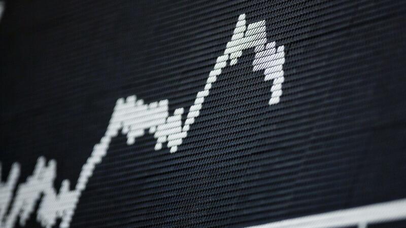 An der Börse geht es auf und ab - doch auf lange Sicht sind Gewinne wahrscheinlicher als Verluste.