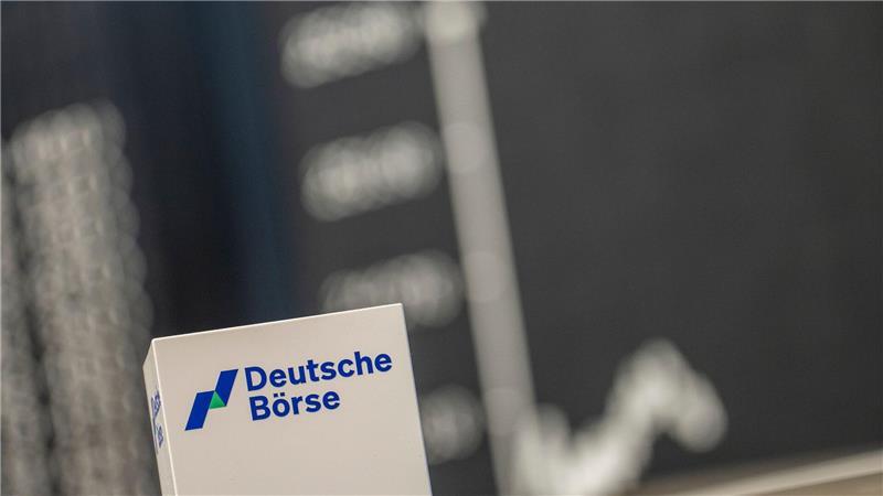 Was der Krieg für Verbraucher und Wirtschaft bedeutet An der Börse sinken die Kurse.