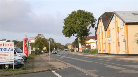 An der Brockeswalder Chaussee gerieten am 30. September rund 30 Männer aneinander. Die Ermittlungen der Polizei dauern an.