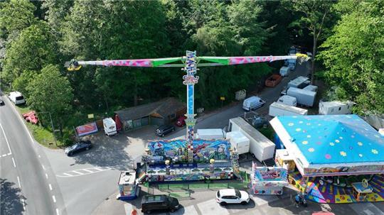 Fahrgeschäft Mach1 auf dem Pfingstmarkt Neukloster, Luftaufnahme