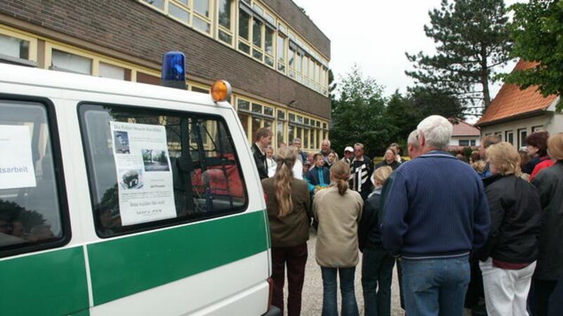 Marc H. ermordete die achtjährige Levke und wurde in Stade verurteilt An der Franzenburger Schule suchte die Polizei Cuxhaven das Gespräch mit Nachbarn und Eltern.