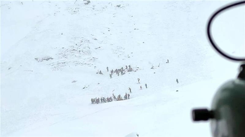 An der Hohen Ferse rissen die Schneemassen mehrere Skifahrer mit.